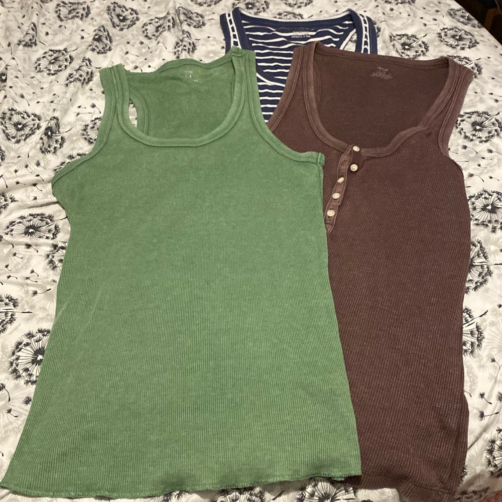 Aerie large tank lot